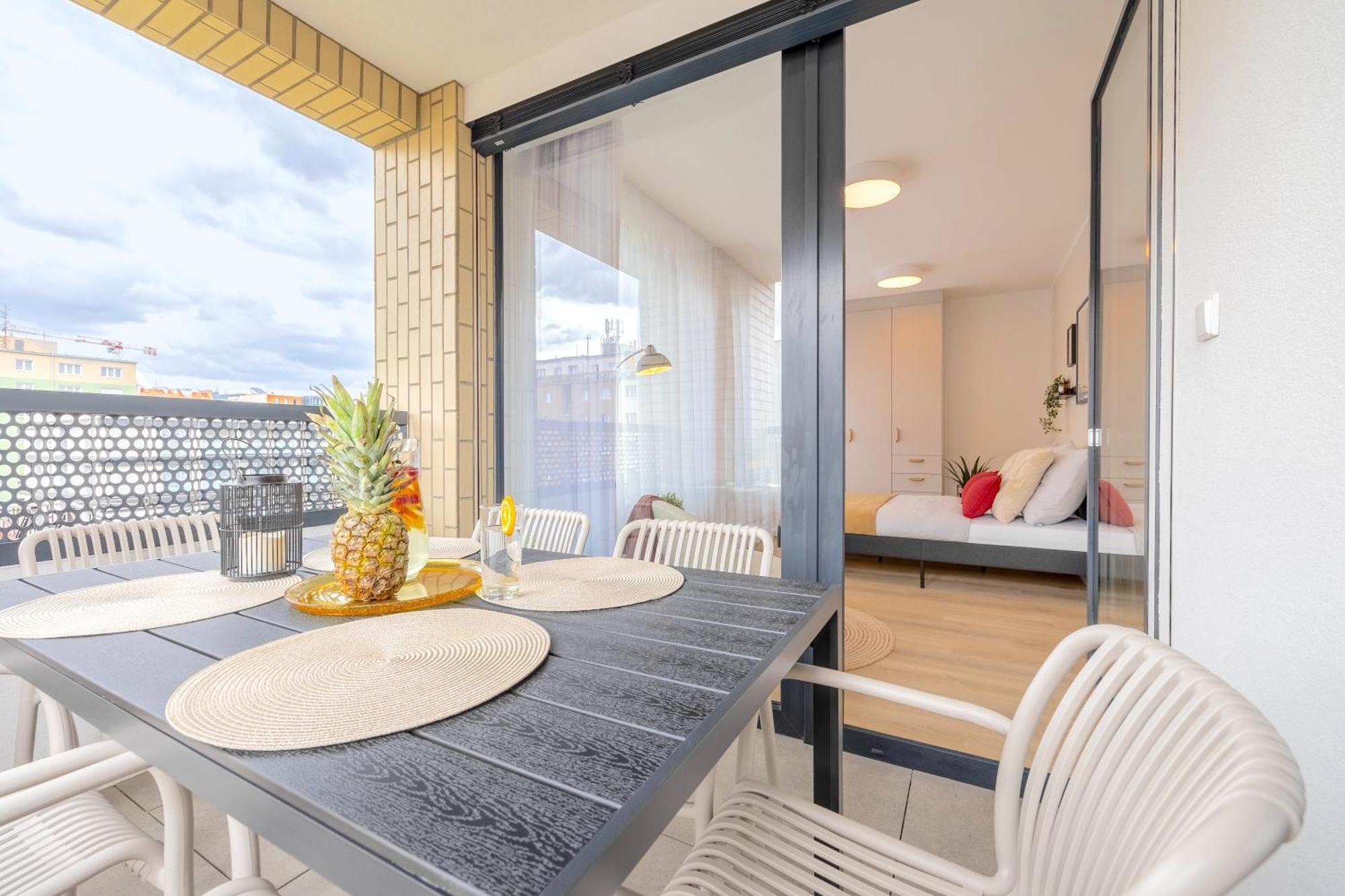Bright 2Br - 4Th Floor, Balcony, Free Parking By Gravity Prague Apartment Exterior foto