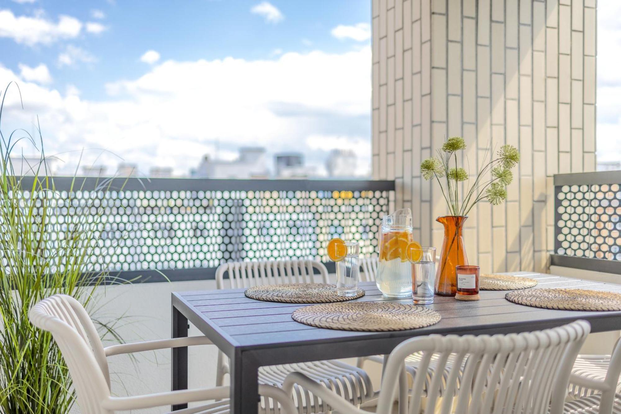 Bright 2Br - 4Th Floor, Balcony, Free Parking By Gravity Prague Apartment Exterior foto