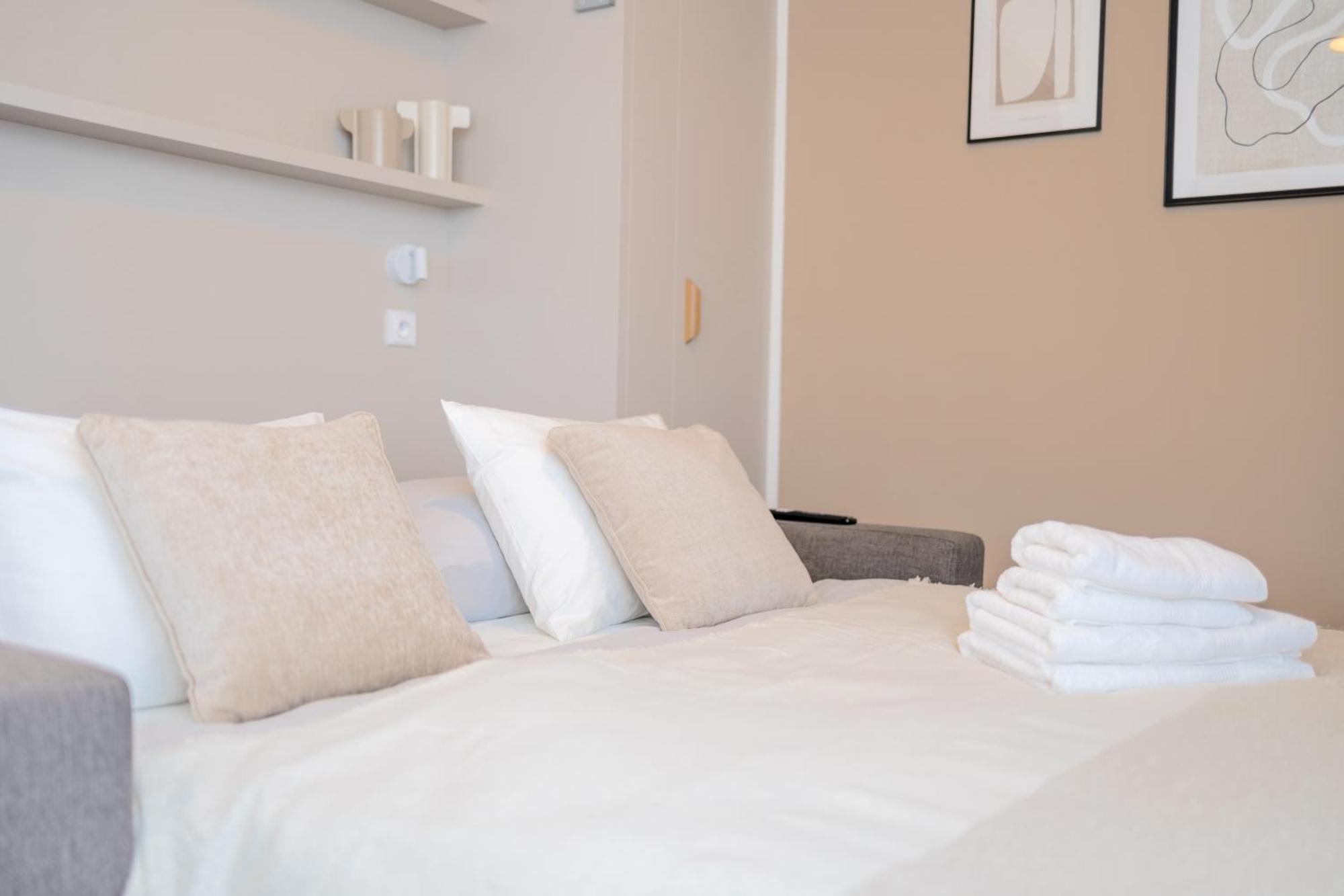 Bright 2Br - 4Th Floor, Balcony, Free Parking By Gravity Prague Apartment Exterior foto
