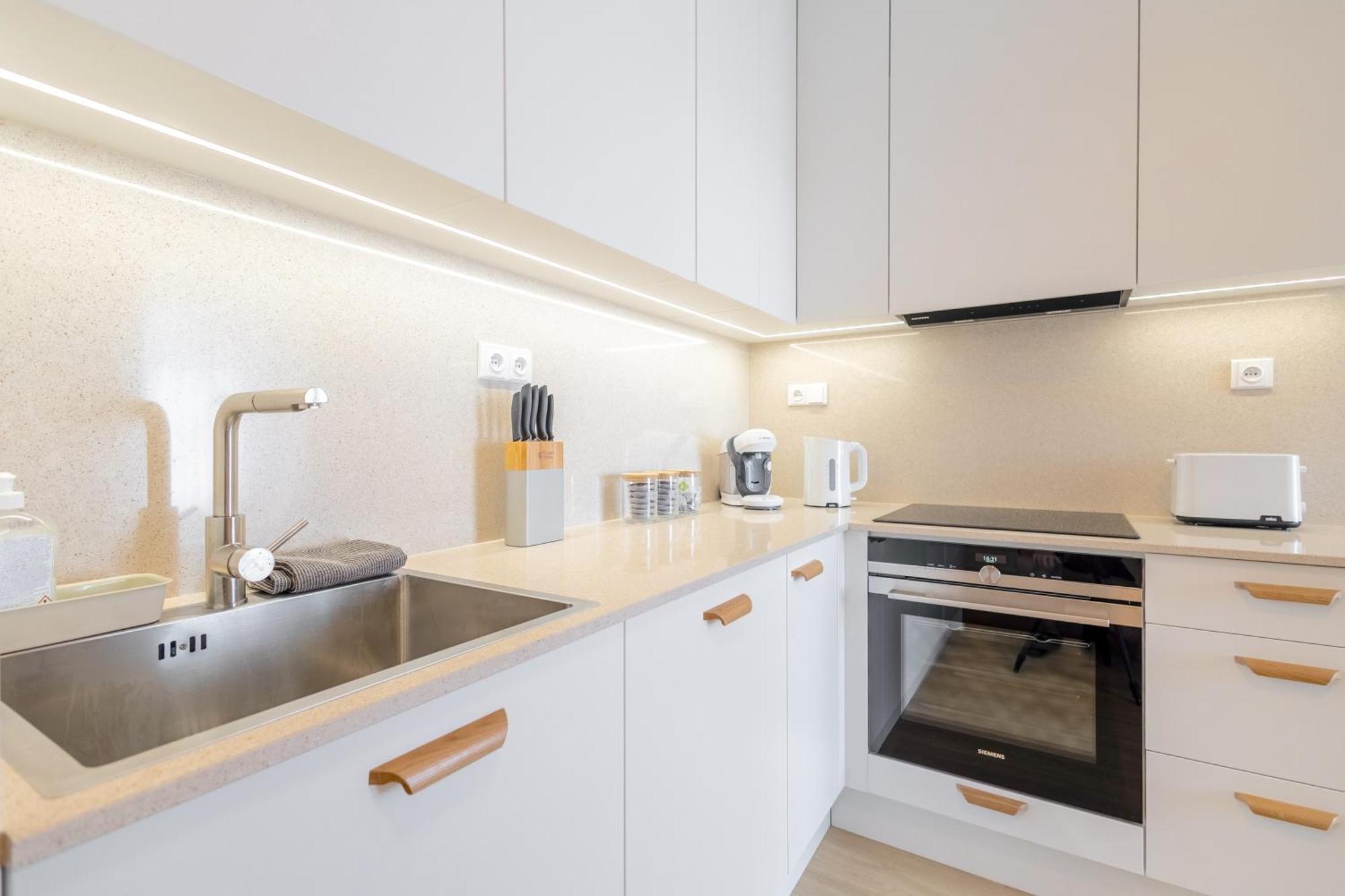 Bright 2Br - 4Th Floor, Balcony, Free Parking By Gravity Prague Apartment Exterior foto