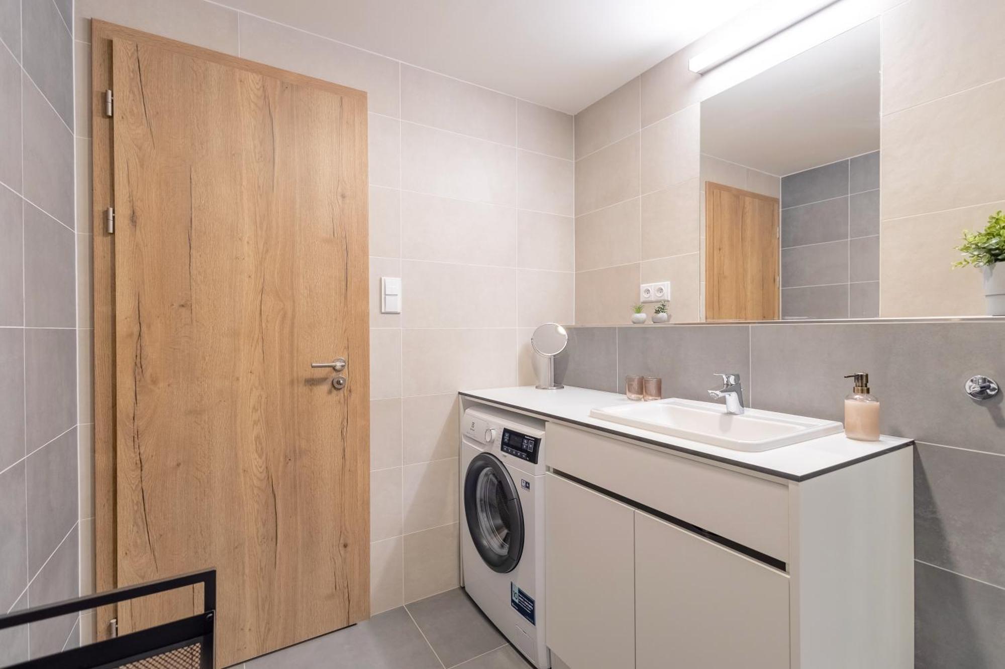 Bright 2Br - 4Th Floor, Balcony, Free Parking By Gravity Prague Apartment Exterior foto