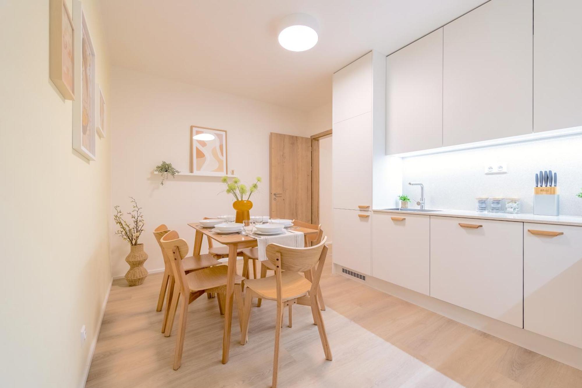 Bright 2Br - 4Th Floor, Balcony, Free Parking By Gravity Prague Apartment Exterior foto